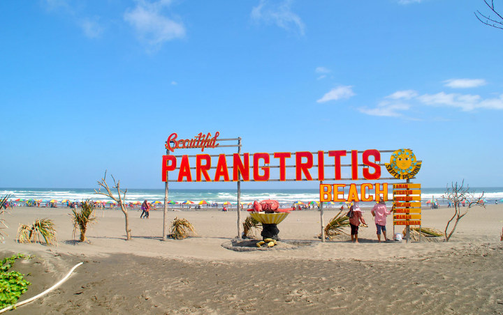 keindahan pantai parangtritis yang menawan