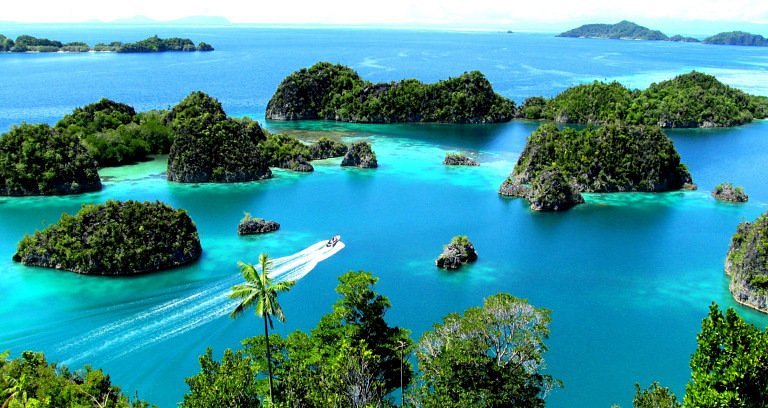 5 destinasi wisata raja ampat yang cocok untuk keluarga
