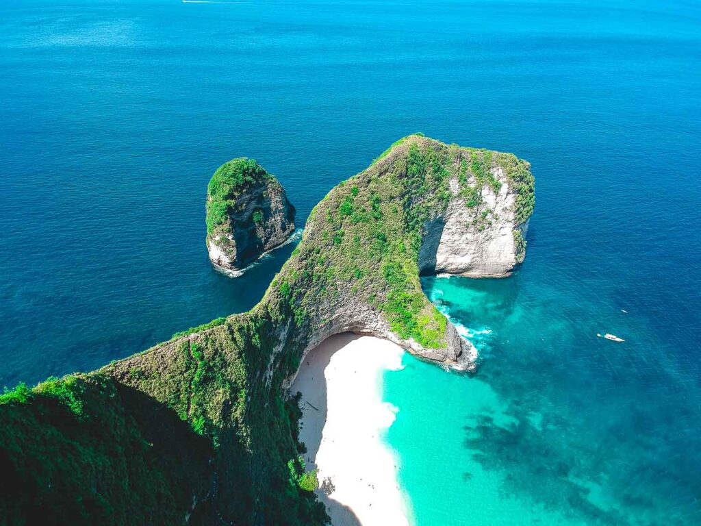 6 wisata menakjubkan di nusa penida yang wajib dikunjungi